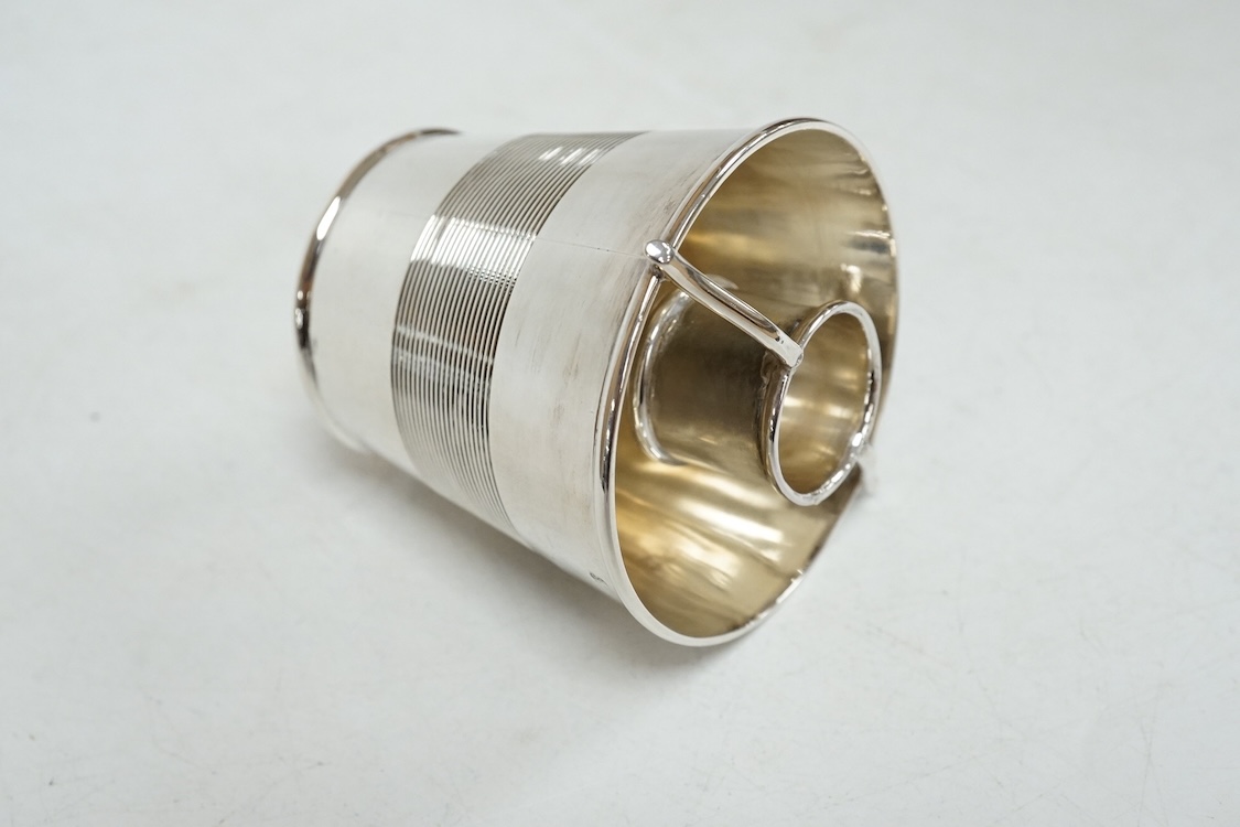 A late Victorian novelty silver cigarette and vesta holder, modelled as a bucket, with reeded band, Hukin & Heath, London, 1895, height 61mm, 64 grams.